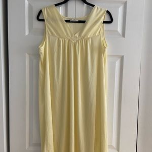 Vintage yellow nightgown size large